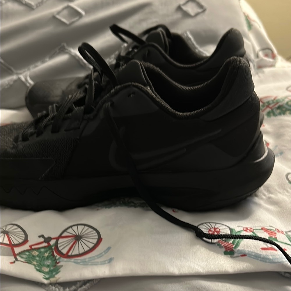 Nike Cut Gt basketball shoes size 7